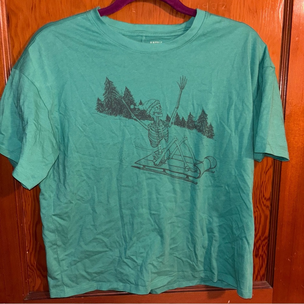 NWOT American Eagle skeleton sledding tshirt